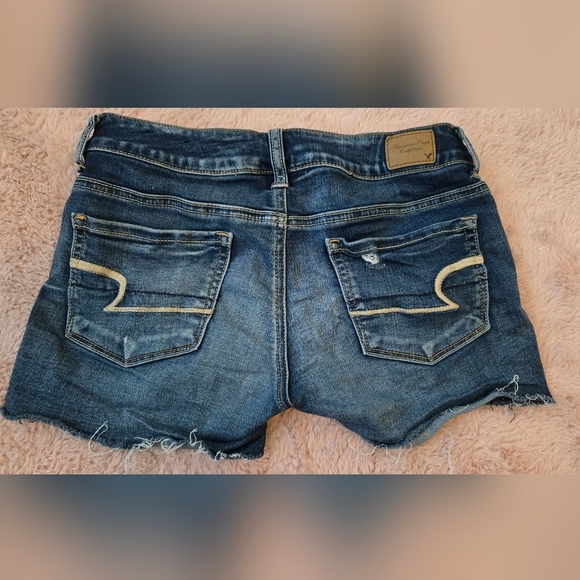 American Eagle Outfitters Women's 2 Blue Denim Shorts Distressed Super Stretch - Picture 4 of 5